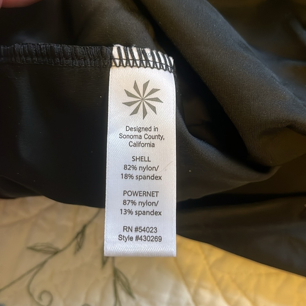 20% OFF BUNDLES! Athleta Swim Underwire Tankini Top. 32 B/C Tall Black - Picture 9 of 9